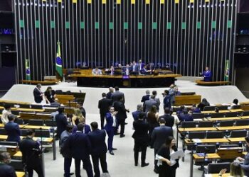 Câmara aprova projeto que proíbe e criminaliza o uso de cerol em pipas