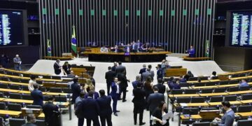 Câmara aprova projeto que proíbe e criminaliza o uso de cerol em pipas