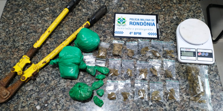 PATAMO DO 4° BPM DESARTICULA PONTO DE TRÁFICO DE DROGAS