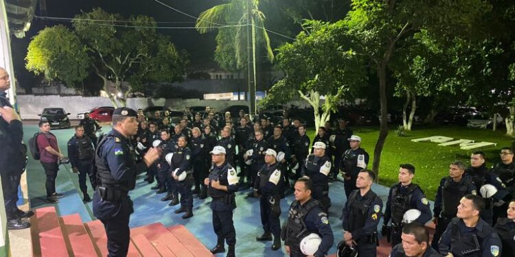 Carnaval: Estão proibidos os carros de som, paredão, nas avenidas.