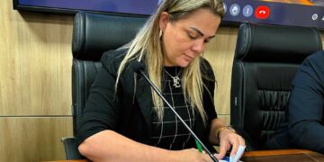 Cláudia de Jesus repassa recursos para saúde de Candeias do Jamari