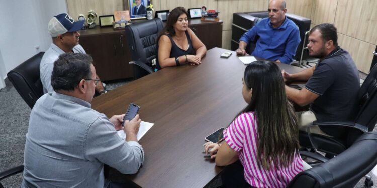 Ismael Crispin destina R$ 546 mil para atender infraestrutura e agricultura de Theobroma