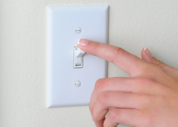 Consumidores podem economizar na conta de luz com medidas simples no dia a dia