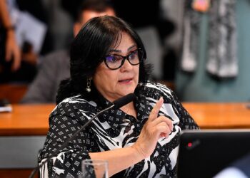 Comissão aprova prioridade no SUS e no Susp para mulher vítima de violência