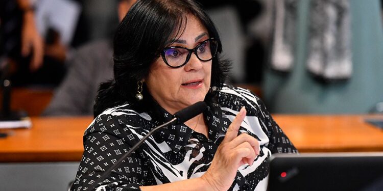 Comissão aprova prioridade no SUS e no Susp para mulher vítima de violência