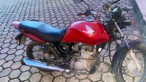 POLÍCIA MILITAR RECUPERA MOTOCICLETA FURTADA