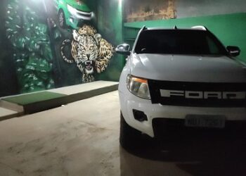 URGENTE :  POLÍCIA MILITAR LIBERTA FAMÍLIA DE CÁRCERE PRIVADO E RECUPERA VEÍCULO ROUBADO