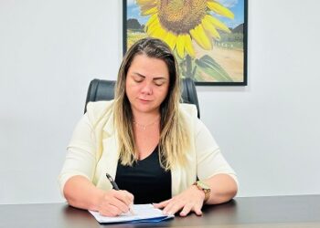 TÁ PAGO: Cláudia de Jesus repassa recursos para associação rural de Ouro Preto do Oeste