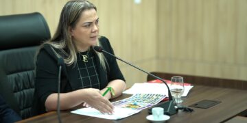 Deputada Cláudia de Jesus pede melhorias urgentes em estradas de Costa Marques