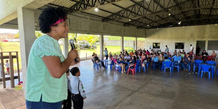 Deputada Sílvia Cristina participa da entrega de benefícios para a Apae e a Polícia Mirim de Alto Alegre dos Parecis