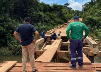 Evaldo – Secretário adjunto da Semagric acompanha a reforma da ponte da linha 22.