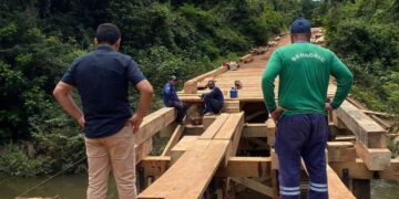 Evaldo – Secretário adjunto da Semagric acompanha a reforma da ponte da linha 22.