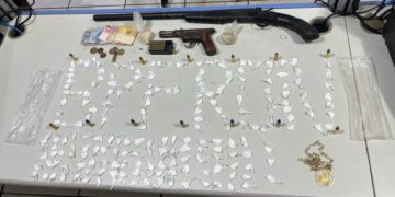 Homem é preso pela Polícia Militar na Zona Leste de Porto Velho com armas de fogo e drogas