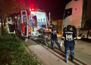 Grave: motociclista atropela mulher em via pública