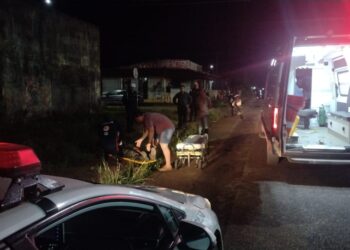 Motociclista fratura a perna na zona sul