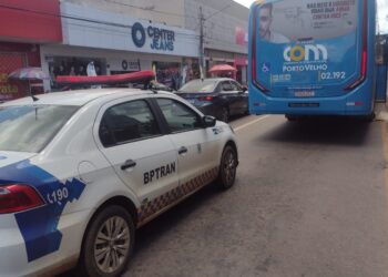 Fatalidade: ônibus atropela homem no centro de PVH