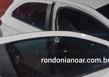 Motociclista atira em veículo estacionado na zona sul