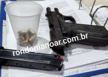 Padrasto é preso com arma após discussão com enteada.