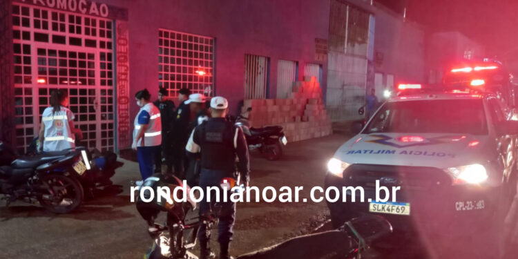 Motociclista fugiu após atropelar pedestres