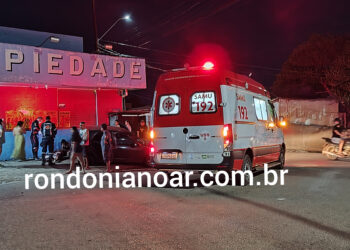 Trânsito: Mulher é socorrida após acidente entre dois veículos.
