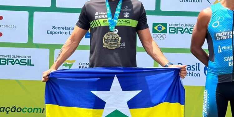 Atleta recebe incentivo do Governo de Rondônia para disputar a Corrida Capixaba de Ferro de Triathlon