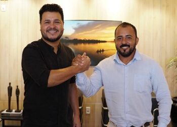 Deputado Marcelo Cruz garante distribuição de calcário para produtores de Cujubim