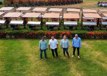 Presidente da Alero participa de entrega de equipamentos agrícolas no Centrer