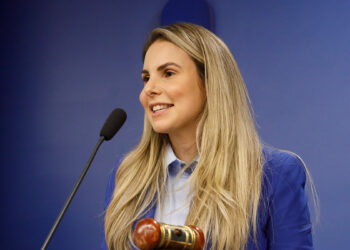 Prefeita Carla Redano lidera nova fase da iluminação pública em Ariquemes
