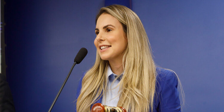 Prefeita Carla Redano lidera nova fase da iluminação pública em Ariquemes