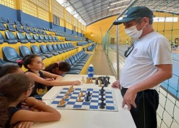 Programa Talentos do Futuro abre novas vagas para as modalidades de xadrez, handebol e flag football
