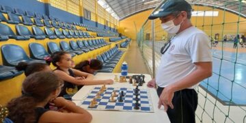 Programa Talentos do Futuro abre novas vagas para as modalidades de xadrez, handebol e flag football