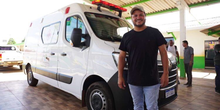 Emenda de Marcelo Cruz garante ambulância para atender a saúde de Castanheiras