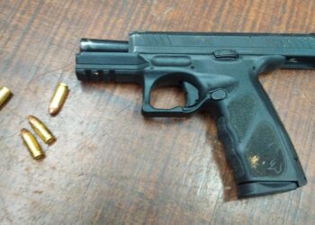 No centro da cidade Polícia Militar reage com tiros e prende dois suspeitos