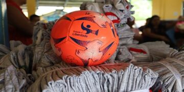 Escola em comunidade ribeirinha recebe uniformes produzidos pelo Projeto “Pintando a Liberdade”
