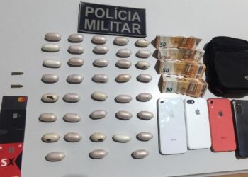 QUASE MEIO QUILO DE DROGA, QUE SERIA LEVADO PARA FRANÇA, É APREENDIDO PELA POLÍCIA MILITAR