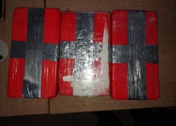 POLÍCA MILITAR PRENDE DOIS SUSPEITOS COM DROGAS E DINHEIRO