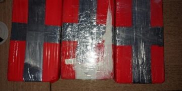 POLÍCA MILITAR PRENDE DOIS SUSPEITOS COM DROGAS E DINHEIRO