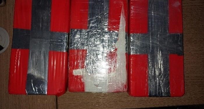 POLÍCA MILITAR PRENDE DOIS SUSPEITOS COM DROGAS E DINHEIRO