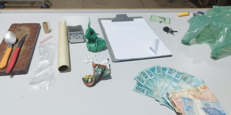 AÇÃO DA PMRO APREENDE DROGAS E RECAPTURA FORAGIDO DA JUSTIÇA