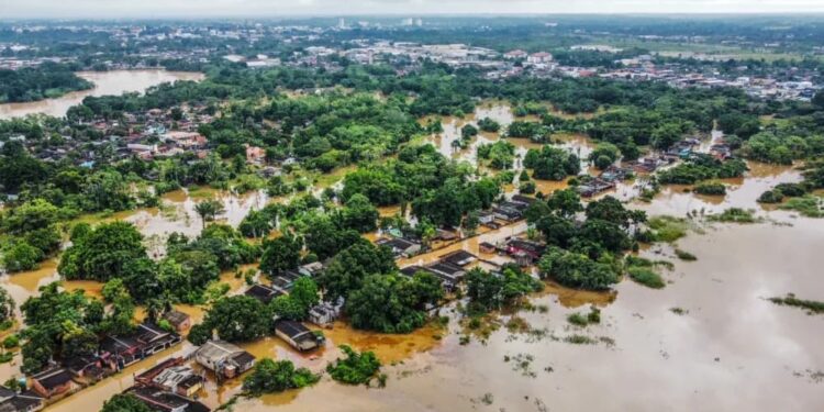 Rio Acre volta a subir 1cm por hora na capital: 17,66m