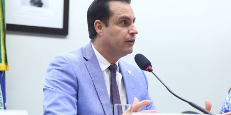 Projeto destina 30% de fundo penitenciário para melhoria de polícias penais  F