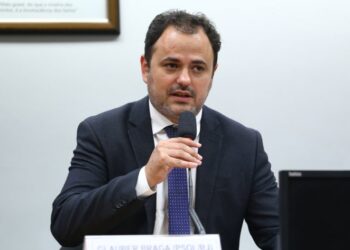 Comissão debate regulamentação da profissão de motorista de aplicativo