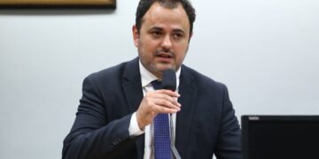 Comissão debate regulamentação da profissão de motorista de aplicativo