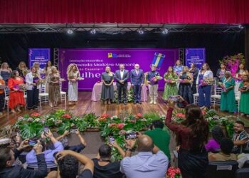 Mulheres são homenageadas com Comenda Madeira-Mamoré