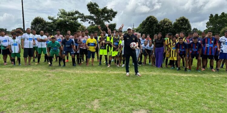 Deputado Alex Redano participa da entrega de materiais esportivos em Itapuã do Oeste