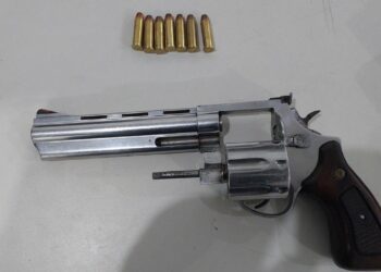 POLÍCIA MILITAR PRENDE HOMEM ARMADO DURANTE PATRULHAMENTO EM ARIQUEMES
