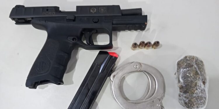 POLÍCIA MILITAR RECUPERA PISTOLA FURTADA