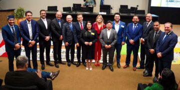 Presidente do Parlamento Amazônico debate mudança na legislação para emancipação de distritos