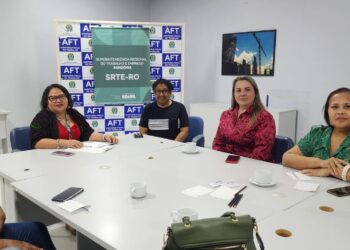 Cláudia de Jesus e superintendente Regional do Trabalho dialogam sobre reestruturação e programas sociais