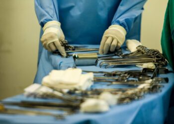 Requerimento de Cláudia de Jesus questiona disponibilidade de ortopedistas especializados em mãos